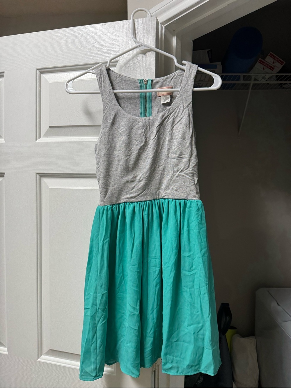 love...ady Gray and Teal Sleeveless Colorblock Dress